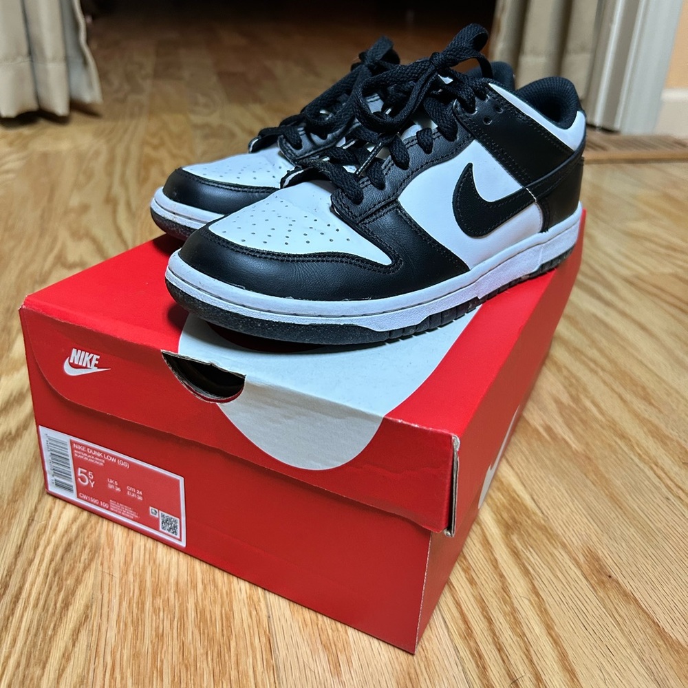 Nike Women’s Black and White Low-Top Sneakers